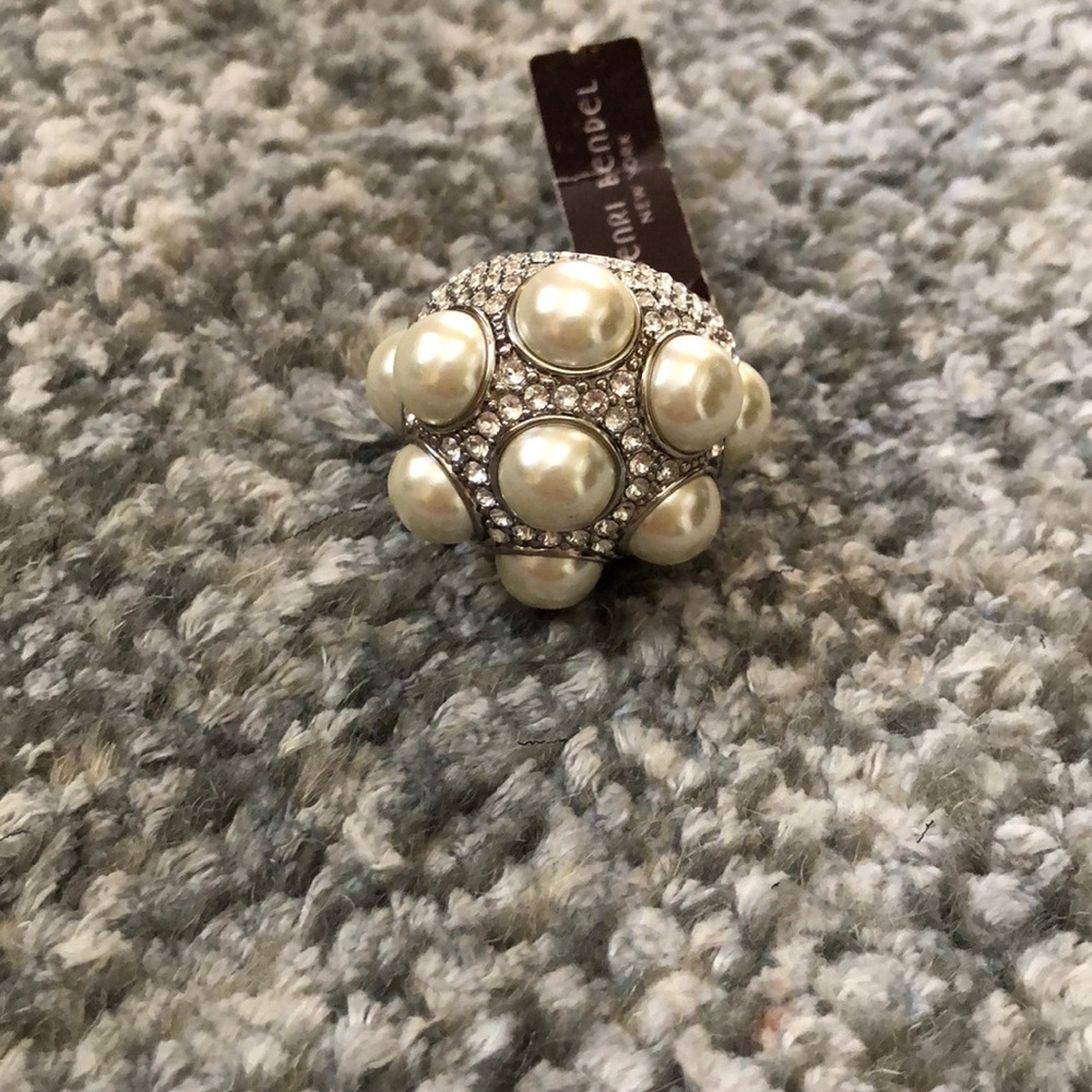 Henri Bendel ring size 9